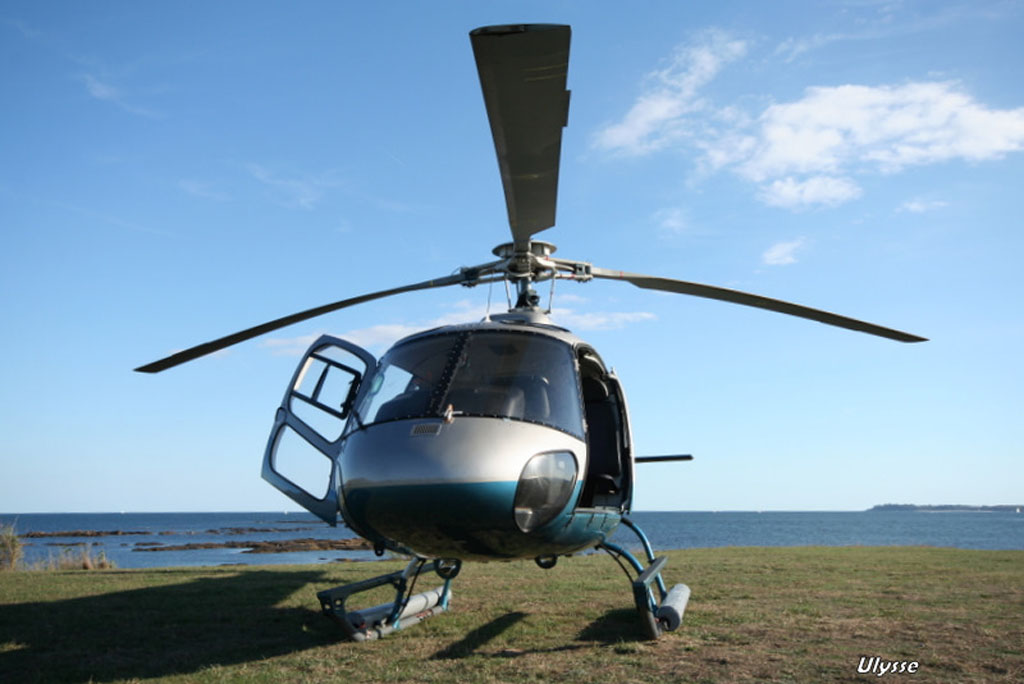 [Héliport de Ploemeur] Les hélicoptères sur le bord de plage.... 100921022300825476789852