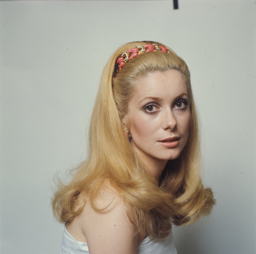 Catherine Deneuve - Page 4 1010160427591058236933007