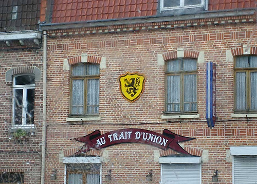 De Vlaamse vlag op onze huizen hangen 101018092003970736943118