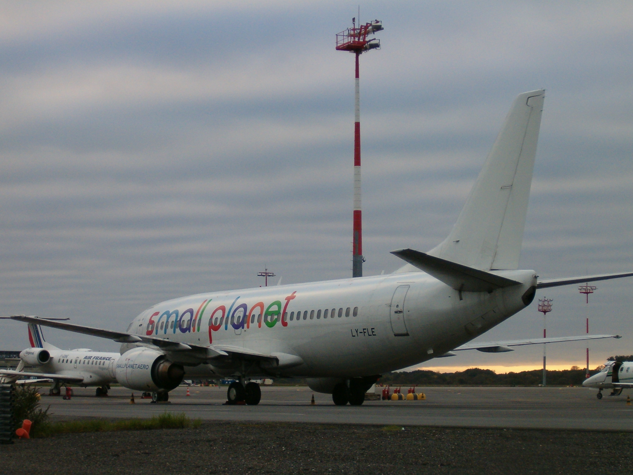 [03/11/2010] B737-300 (LY-FLE) Small Planet Airlines 1011040745241179737056521
