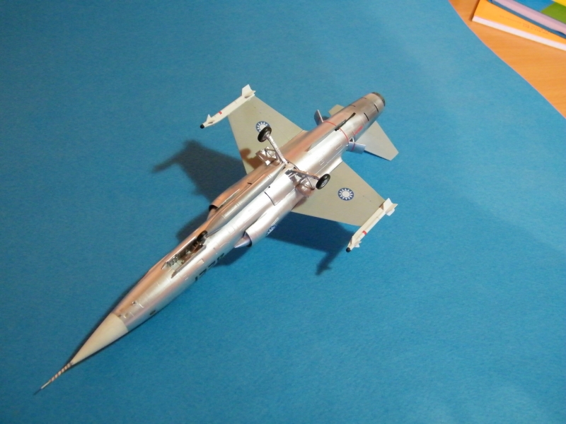 [Italeri] 1/72 - Lockheed F-104A Starfighter Taiwan  101115024849975387121039